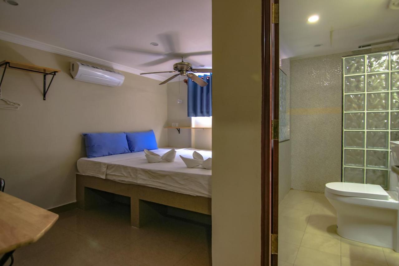 Bar Oz Riverside Guesthouse Phnom Penh Exterior foto